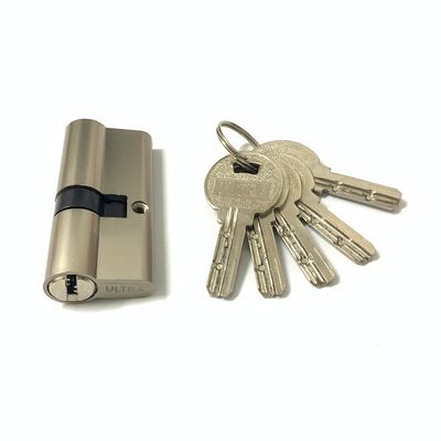 Op maat gemaakte dubbele slotcilinder zinklegering eurocilinder 70 mm met messing of ijzeren sleutel