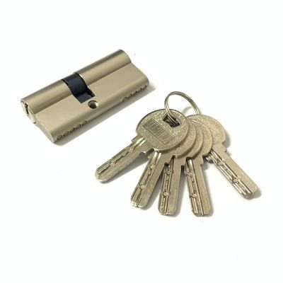 Op maat gemaakte dubbele slotcilinder zinklegering eurocilinder 70 mm met messing of ijzeren sleutel