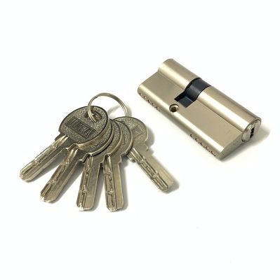 Op maat gemaakte dubbele slotcilinder zinklegering eurocilinder 70 mm met messing of ijzeren sleutel